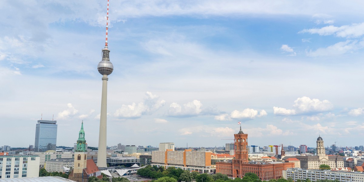 - Koronawirus pozostaje rzeczywistością i wyzwaniem - powiedziała Annegret Kramp-Karrenbauer, liderka CDU po około siedmiu godzinach rozmów z koalicjantami z SPD. 