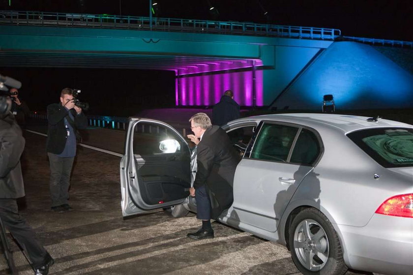 Komorowski leciał samolotem na otwarcie drogi