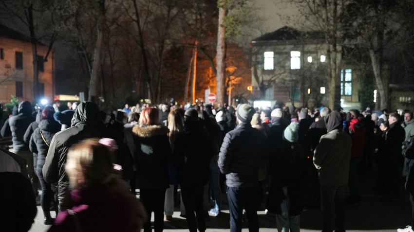 Skup ispred čačanske bolnice