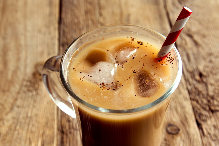 Kawę mrożoną można przygotować z kawy mielonej lub rozpuszczalnej - mizina/stock.adobe.com