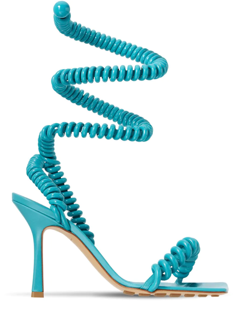 Sandales colorées avec laçage torsadé de Bottega Veneta, 1280 francs, via Luisa Via Roma.