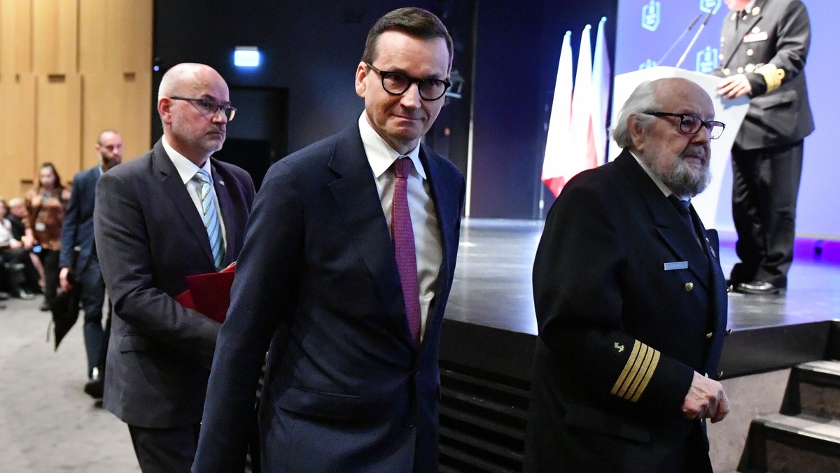 Mateusz Morawiecki powołał Radę Dyrektorów złożoną z szefów państwowych instytutów i ośrodków. Mają tworzyć "ekspertyzy na zlecenie" — czytamy we wtorkowej "Rzeczpospolitej".