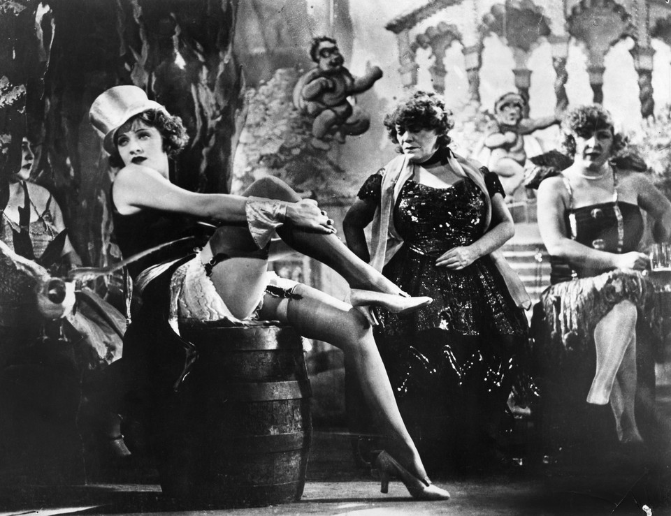 Marlena Dietrich w filmie "Błękitny anioł" (1930)