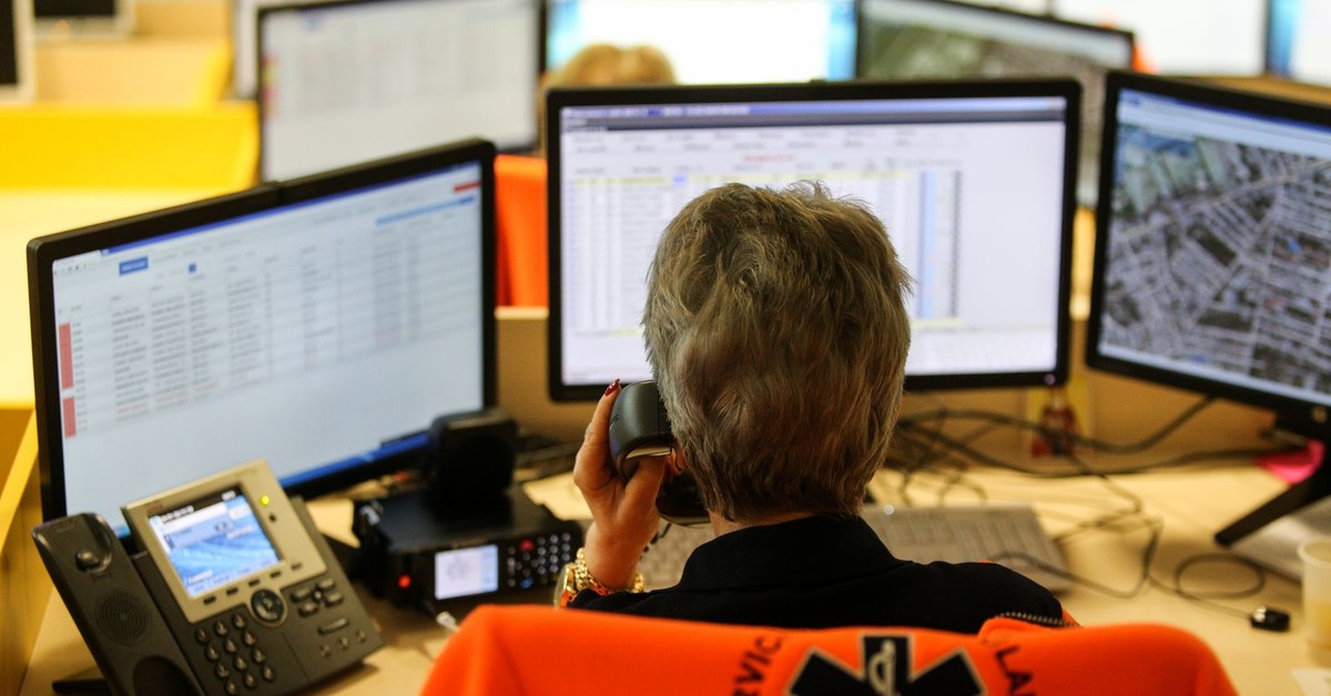 Awaria numerów alarmowych 112 i 999. Z niektórych sieci komórkowych nie zadzwonisz po pomoc