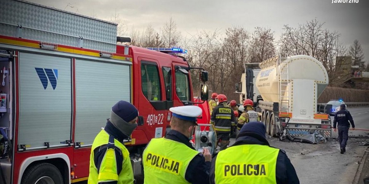 W Emilianowie w pobliżu Bydgoszczy do szło do tragicznego wypadku. Zderzyły się trzy auta. Jedna osoba nie żyje