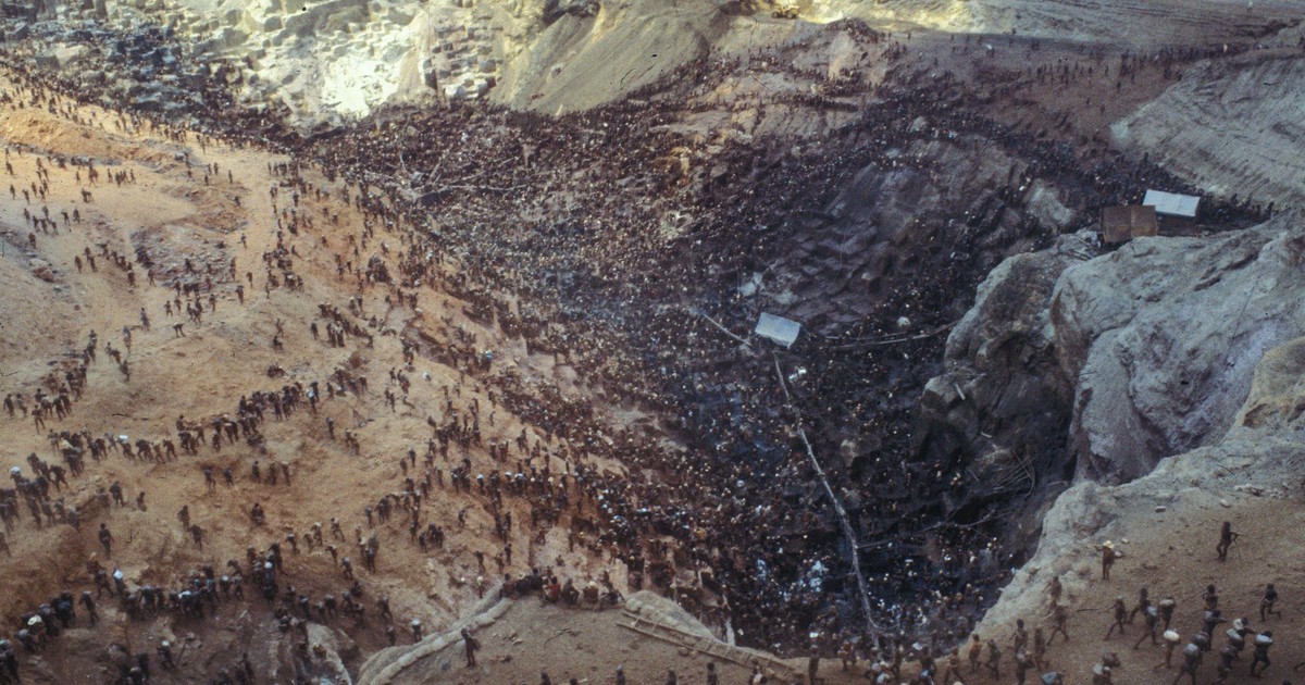 Zaczęło się od niewielkiego znaleziska na polu. Wkrótce gospodarstwo rolnika najechało 100 tys. osób