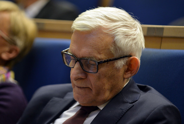 Buzek oberwał na Twitterze za wpis o wystawie w Europarlamencie