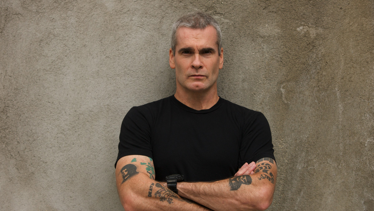 Były wokalista grupy Black Flag, ikona kalifornijskiego punk-rocka, Henry Rollins wystąpi w sobotę w warszawskim Palladium, a w niedzielę w Sali Koncertowej Radia Wrocław. Muzyk obecnie występuje z programem w konwencji "spoken word" - mówi o polityce, konsumpcjonizmie, muzyce i seksie.