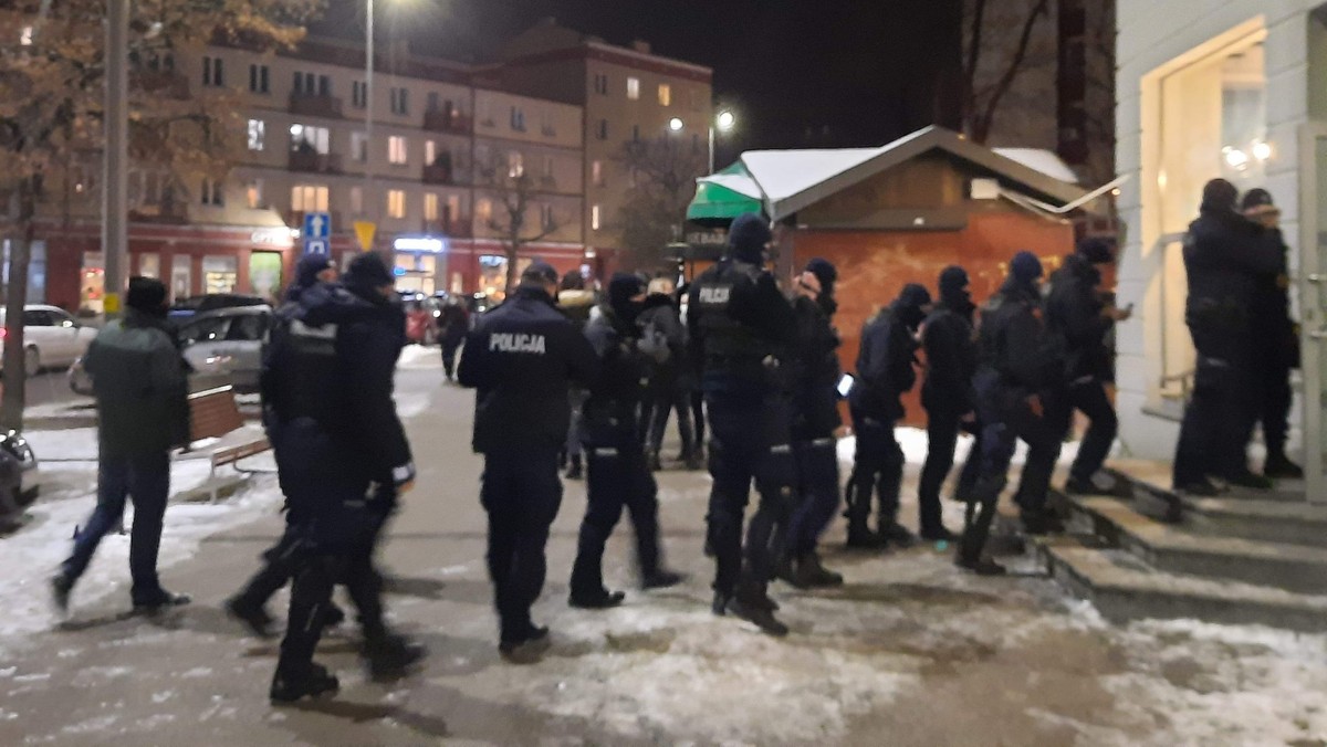 Gdańsk: interwencje policji w otwierających się knajpach