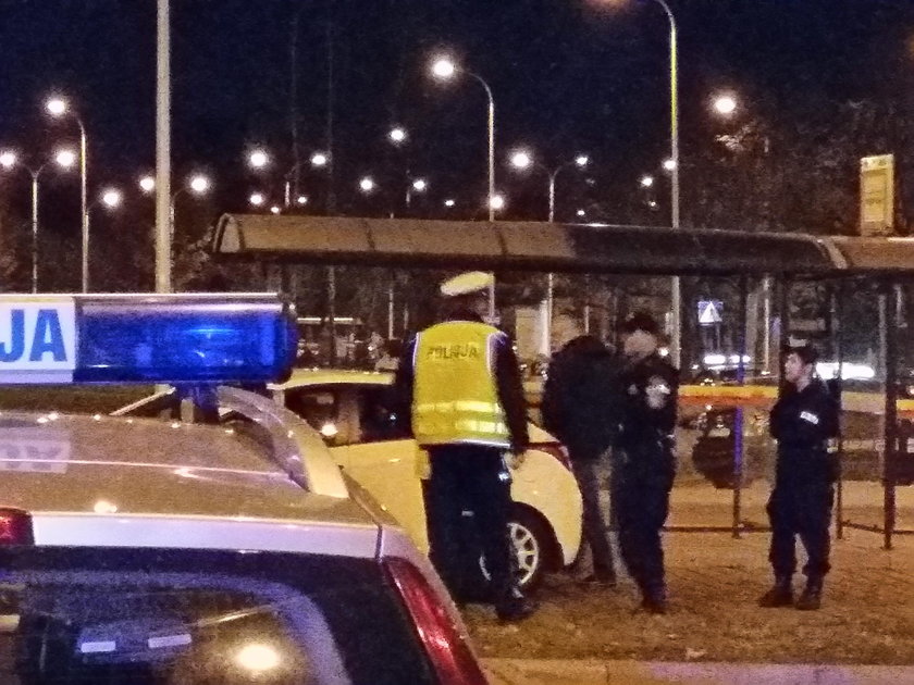 Taksówkarze z Łodzi kontra Uber. Zatrzymali kierowcę na parkingu przed dworcem PKP łódź Widzew