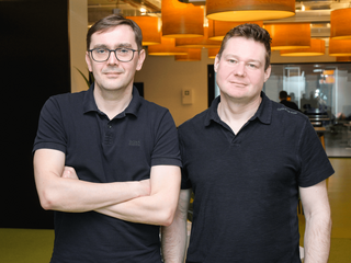 Konrad Weiske i Tomasz Bienkiewicz - założyciele wrocławskiej firmy Spyrosoft, która znalazła się na 5. miejscu tegorocznego zestawienia Financial Times najszybciej rozwijających się firm w Europie. 