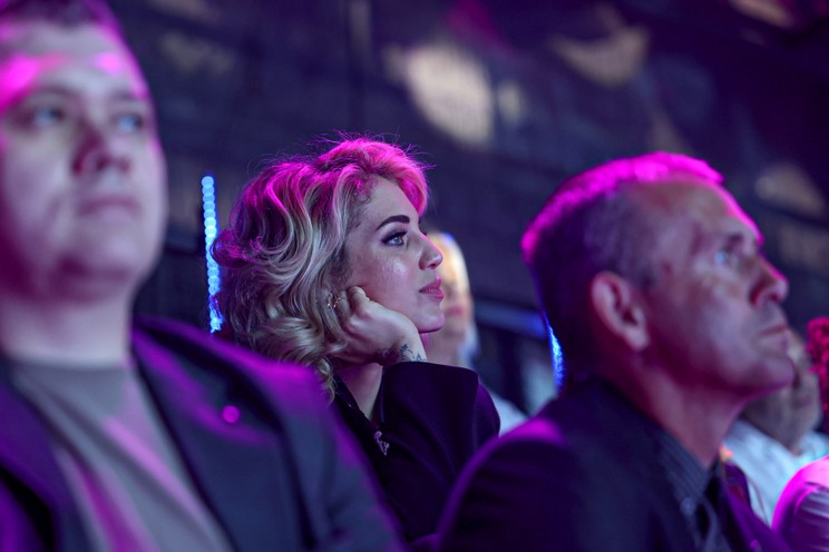 Due to Bence Bence’s theatrical appearance, it is delayed from the Great Duet