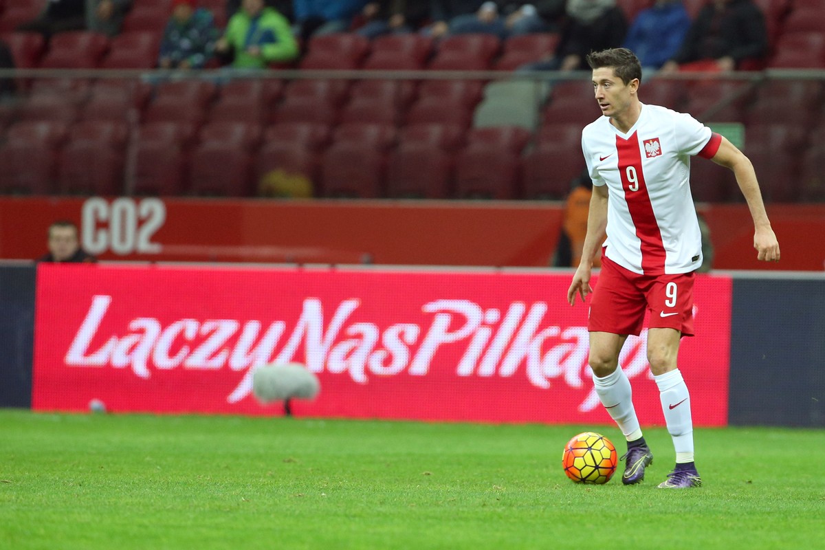 Euro 2016: Hasło "Łączy nas piłka" na autokarze reprezentacji Polski