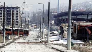 Szokujące ustalenia śledczych: „turyści-snajperzy” płacili fortunę za strzelanie do mieszkańców Sarajewa