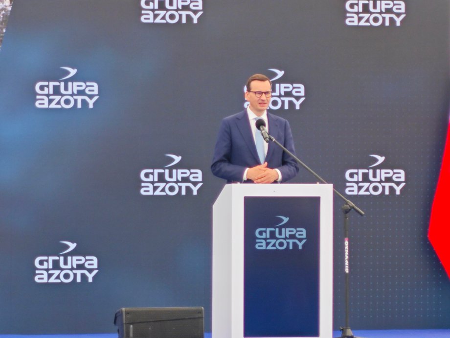 Premier Morawiecki podczas otwarcia zakładu