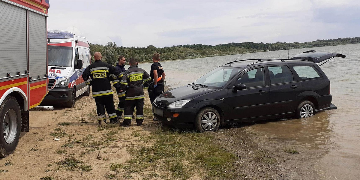 Auto potrąciło opalającą się kobietę. Nie miało kierowcy