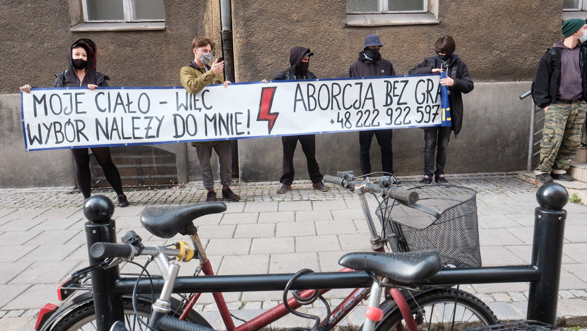 Poznań: kobiety protestują ws. aborcji w budynku dawnego szpitala przy ul. Szkolnej