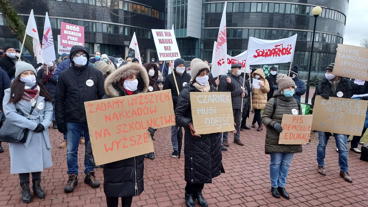 Protesty w uczelniach. Ich pracownicy chcą podwyżek. Obiecał je jeszcze Gowin