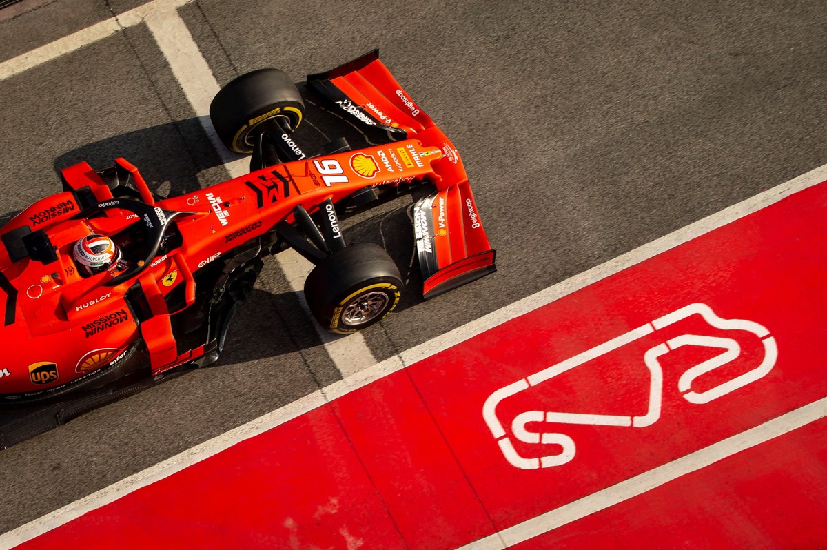 Formuła 1: Leclerc z najlepszym czasem i największą liczbą okrążeń. Kubica wciąż czeka