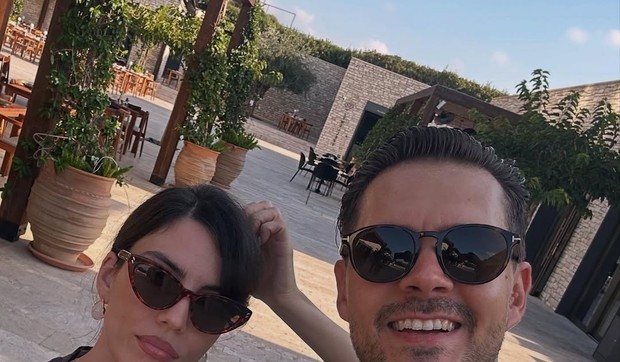 Miloš Biković sa ženom na Kipru