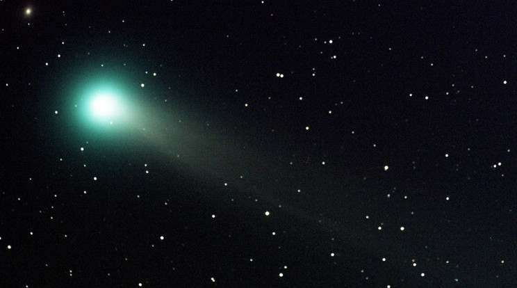Az üstökösök a legnagyobb távolságokat bejáró vándorok a Naprendszerben. Emiatt renkívül hosszú is lehet a keringési idejük. Ugyanazt az üstököst az emberek életükben többnyire csak egyszer láthatják. Így igazán elmondhatjuk róluk, hogy a megpillantásuk különleges élmény. / Fotó: NASA