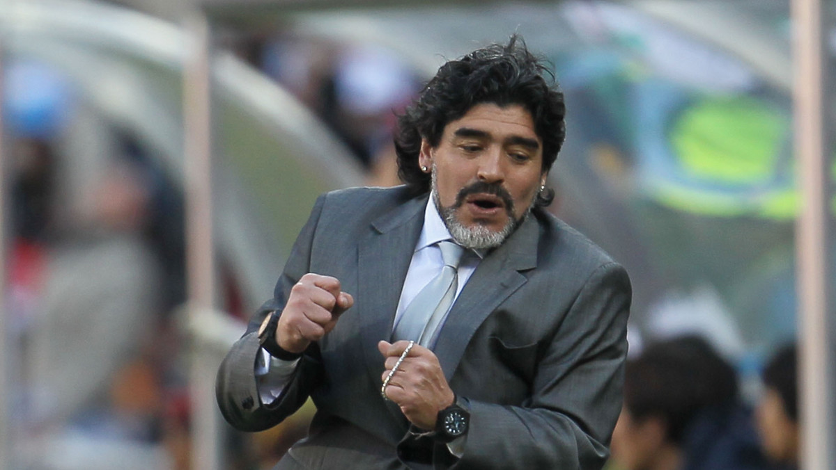 Kilka dni temu informowaliśmy, że jeden z naj­lep­szych piłkarzy w histo­rii, 52-let­ni Diego Ma­ra­do­na związał się ze znacznie młodszą od siebie dziewczyną - Rocio Geraldine Olivą. Okazuje się, że nowa miłość Argentyńczyka jest równie kontrowersyjna, co legendarny futbolista.