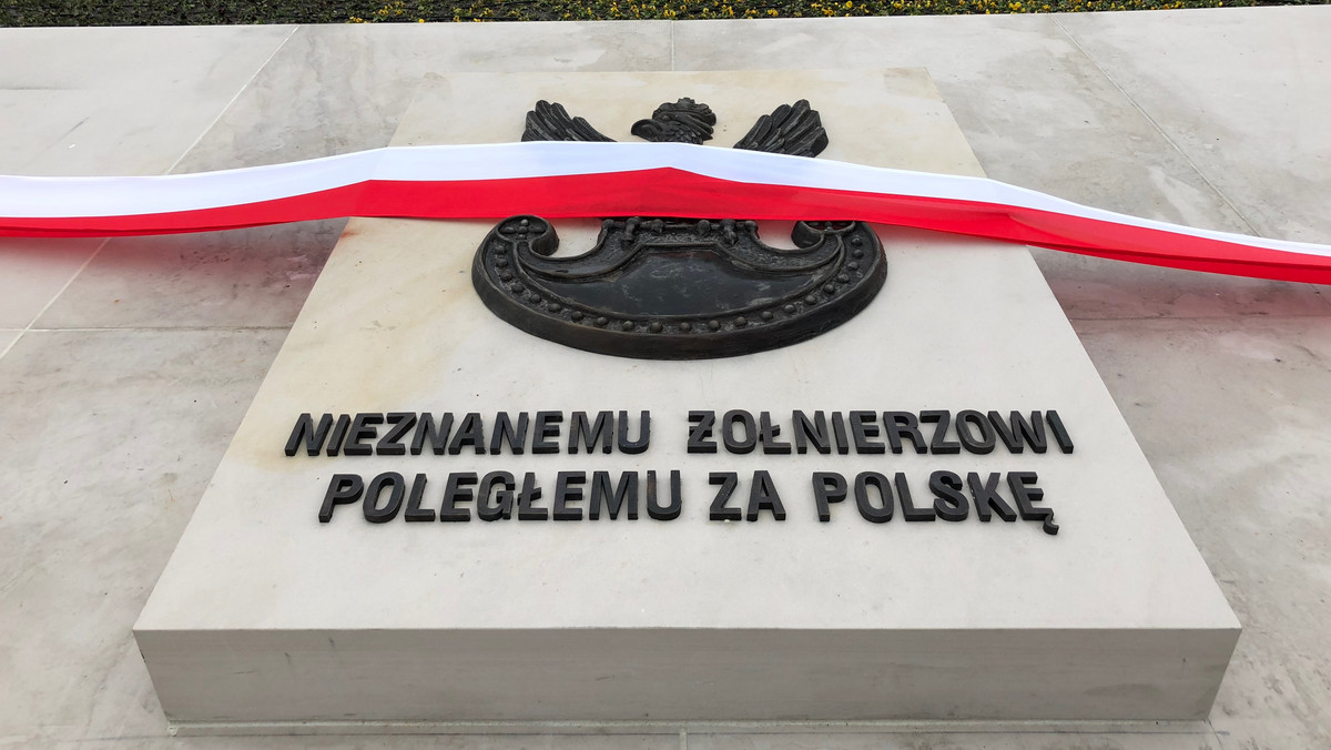 Dziś na placu Litewskim oficjalnie odsłonięto nowy pomnik Nieznanego Żołnierza. W swojej formie nawiązuje do pomnika, który został odsłonięty w sierpniu 1925 roku. Stary monument został usunięty w trakcie renowacji placu Litewskiego na prośbę środowisk kombatanckich.