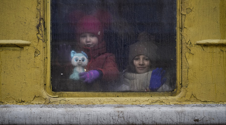A körbekerített ukrán városokban már most fogyóban vannak a készletek / Fotó: MTI/AP/Vadim Ghirda