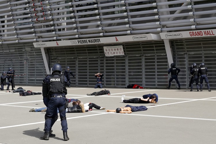 Euro 2016: We Francji służby ćwiczą się na wypadek ataku terrorystycznego