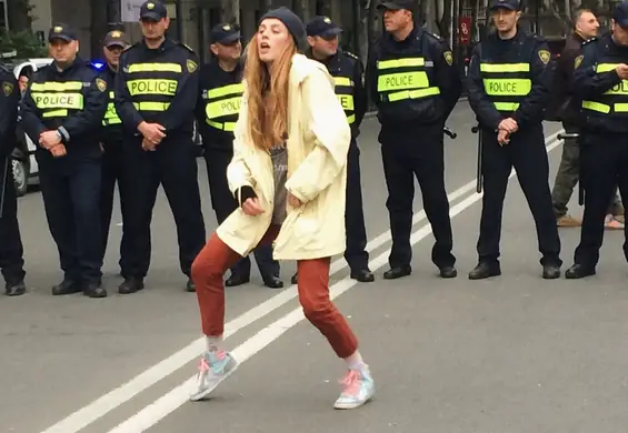 "Pozwólcie nam tańczyć!". Przed parlamentem Gruzji trwa wielkie techno w proteście przeciwko władzy