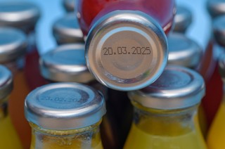 Przepisy mają skuteczniej zapobiegać marnowaniu żywności. Sprzedawcy są przeciwni