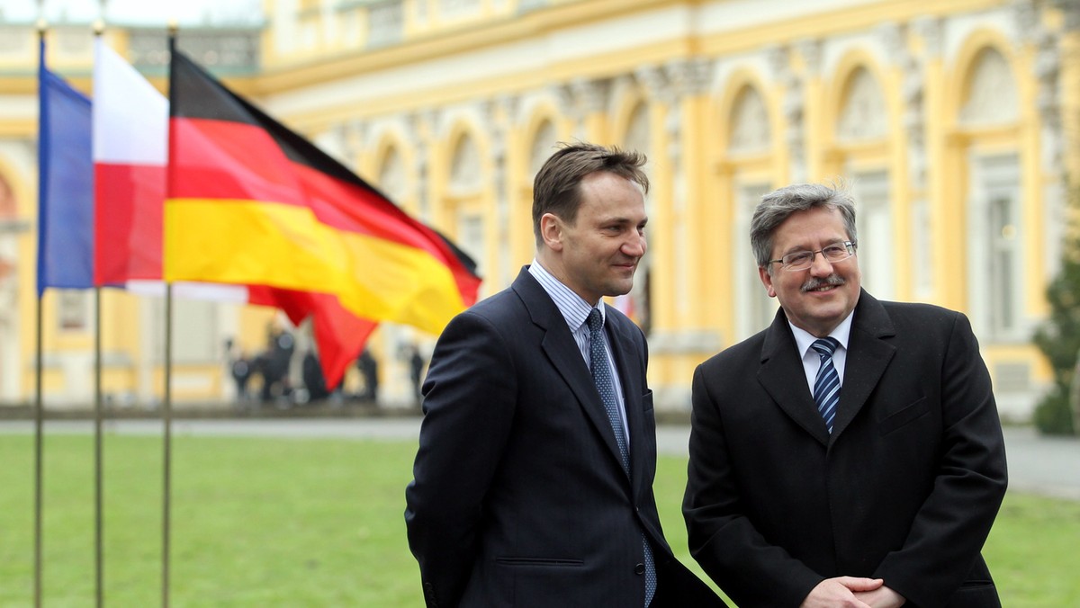 Prezydent Bronisław Komorowski podpisał nominacje ambasadorskie: Andrzej Ananicz pokieruje placówką w Pakistanie, Adam Krzymowski w Zjednoczonych Emiratach Arabskich, Jerzy Chmielewski w Bośni i Hercegowinie, Małgorzata Galińska-Tomaszewska na Kubie i Marian Przeździecki w Tadżykistanie.