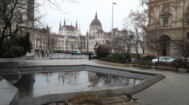 Vasárnap, a Vértanúk terén tartott megemlékezés miatt változik a budapesti közlekedés / Fotó Blikk Archívum /