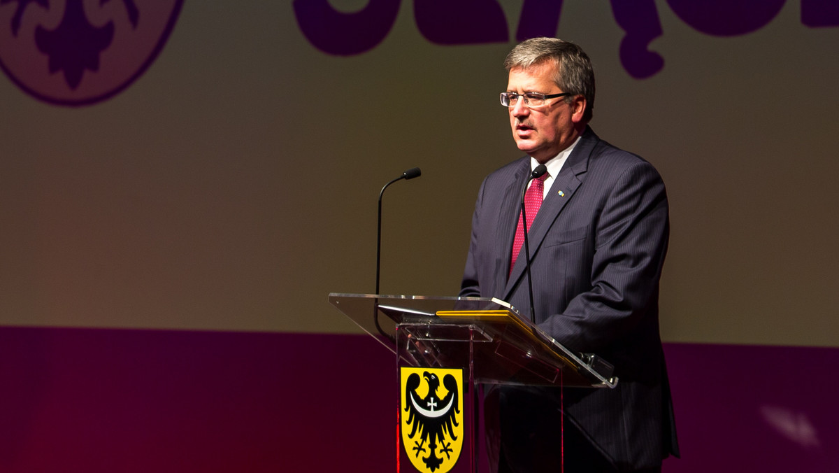Polska potrzebuje ambitnych celów i ram, które zmuszają nas do aktywności - powiedział we Wrocławiu prezydent Bronisław Komorowski. Prezydent wysłuchał prezentacji projektu Strategii Rozwoju Województwa Dolnośląskiego do 2020 r.