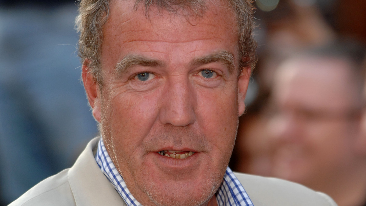 Brytyjski dziennikarz i prezenter telewizyjny, znany z programu "Top Gear", Jeremy Clarkson wywołał burzę w mediach swoim wpisem na Twitterze po niedawnym locie do Szkocji: "Kiedy wreszcie British Airways zdadzą sobie sprawę, że miejsce dzieci jest w luku bagażowym?".
