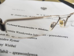 PO o wstrzymaniu wyroku TK: Mamy do czynienia z wojną PiS-u z państwem prawa