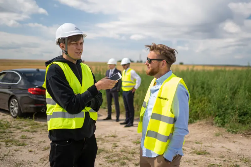 Janusz Gajowiecki z branżą energetyki wiatrowej związał się w roku 2008