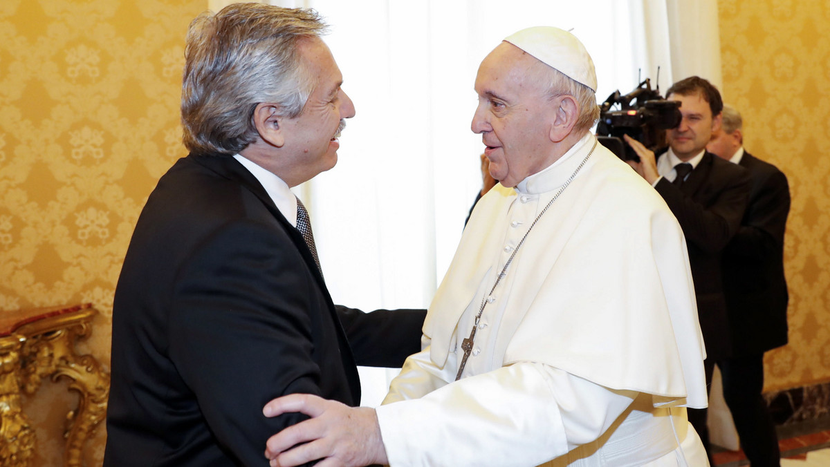 Papież Franciszek przyjął na audiencji nowego prezydenta swej ojczystej Argentyny Alberto Fernandeza. Nie podano, czy podczas ich pierwszego spotkania była mowa o możliwości papieskiej wizyty w tym kraju.