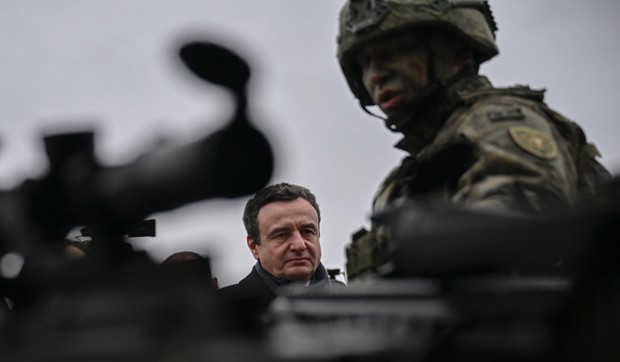 Aljbin Kurti krajem novembra u Prištini prilikom ceremonije obeležavanja godišnjice KBS