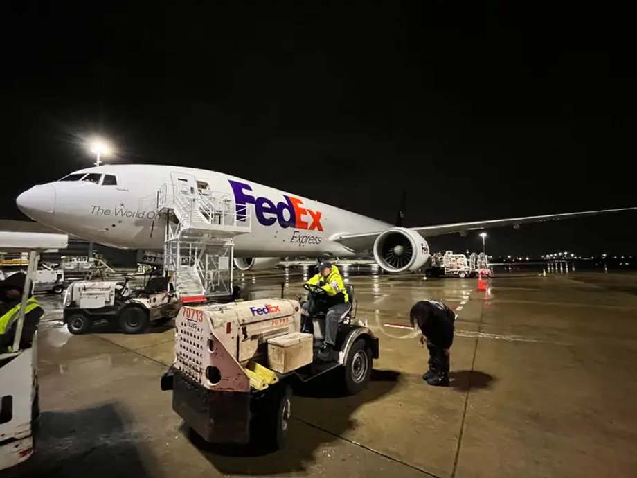 Samolot FedEx, na pokładzie którego Teri Eidson i Nicole McCallister odbyły swój niezwykły rejs.