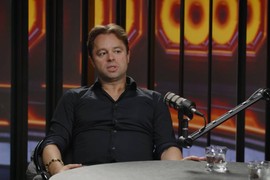 "Žena nema pravo da bude NERASPOLOŽENA PRED MUŠKARCEM, neka ide u baštu", glumac se IZLUPETAO ZA SVE PARE i ljudima ide para na uši: "ŠTO NE VIĐAŠ ĆERKU?!"