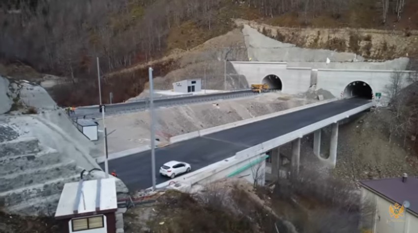 Pored zabrane zaustavljanja u tunelu, nije dozvoljeno ni izlaženje iz vozila.