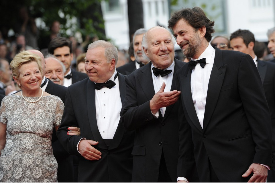 Jerzy Stuhr z twórcami filmu "Habemus Papam" na czerwonym dywanie w Cannes