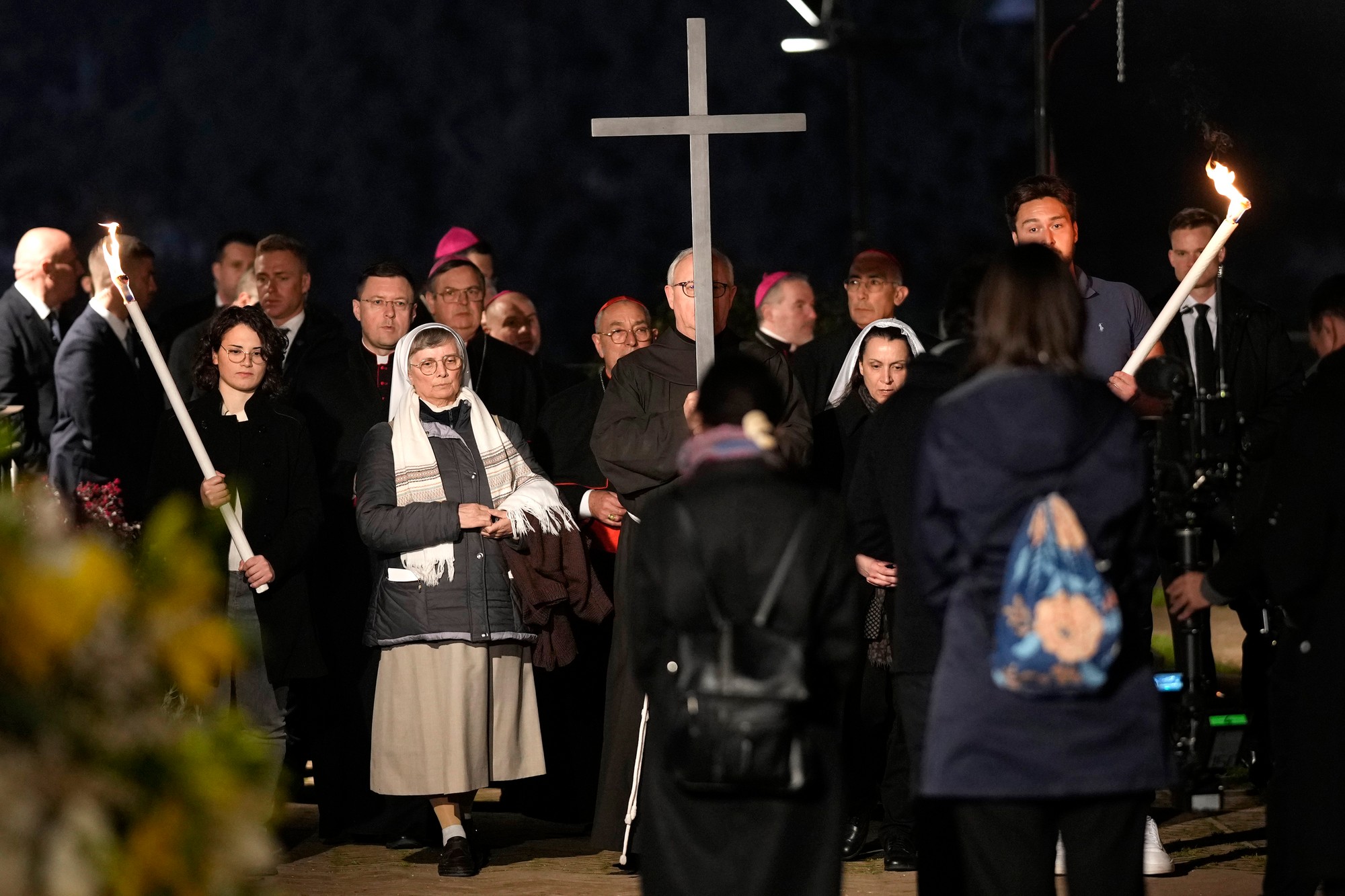 Krížová cesta v rímskom Koloseu.