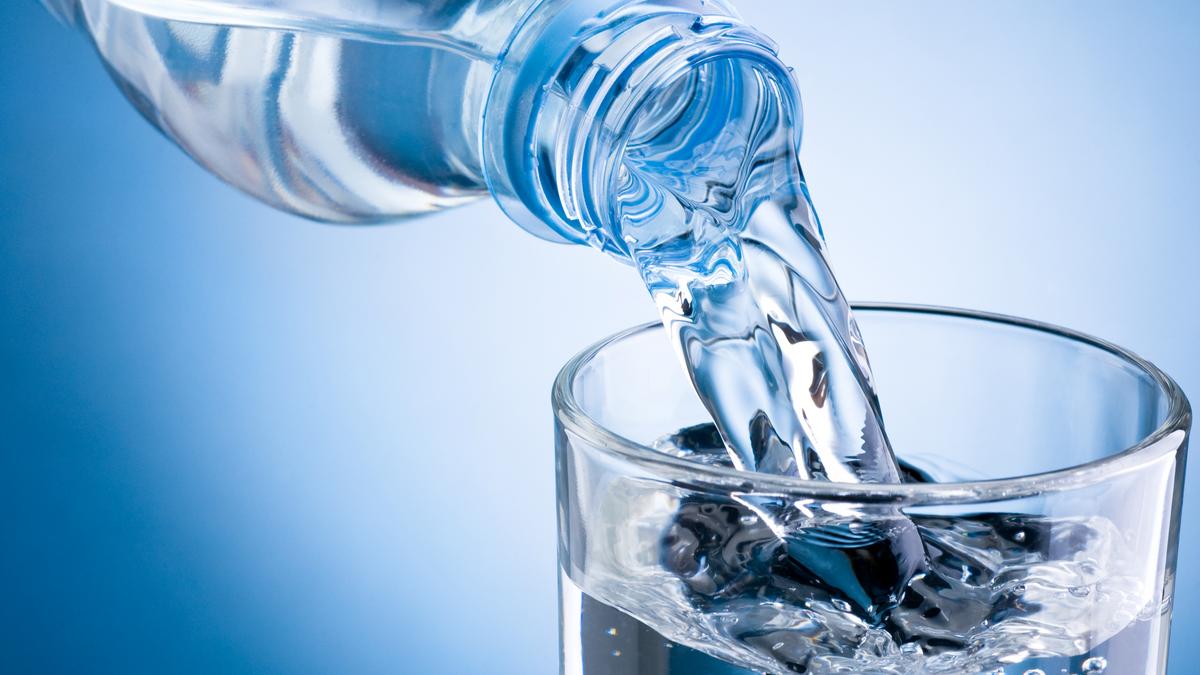 Megéri a műanyag palackos víz? Egészségesebb, mint a csapvíz? - Blikk