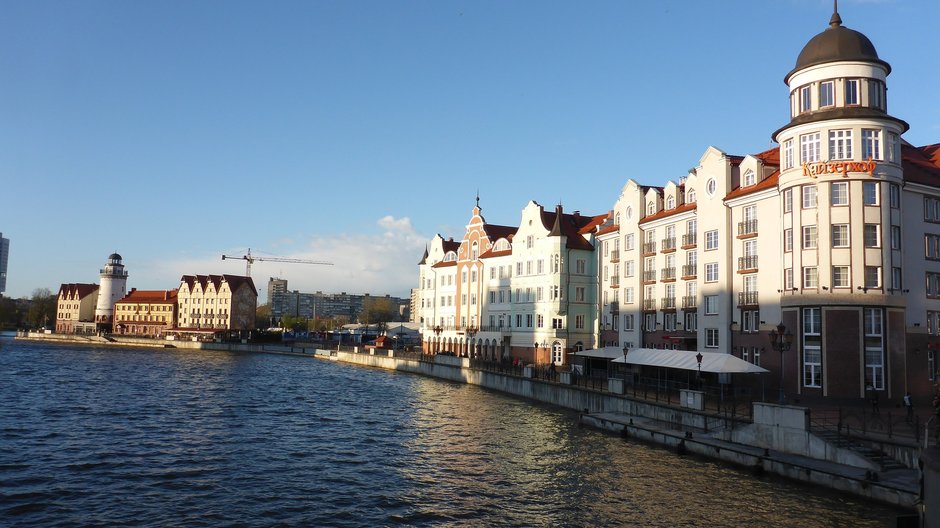 Kaliningrad houses on the waterfront.  picture.  Ermacophase. 