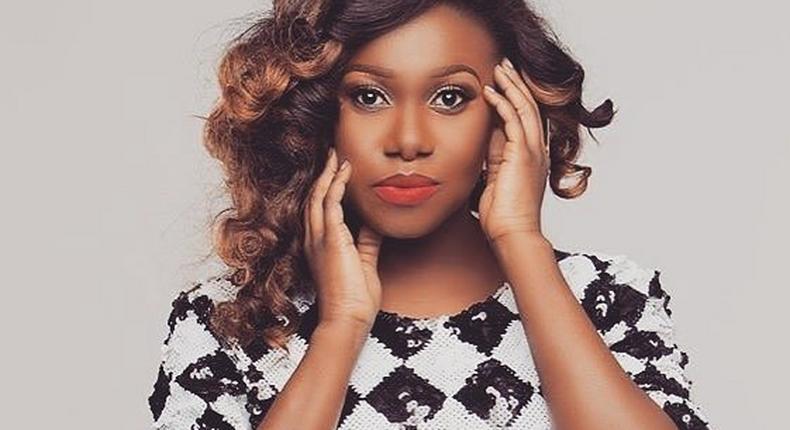 Niniola is trying to get some lucky youths to university as she buys Jamb forms for 30 lucky ones [Instagram/OfficialNiniola]