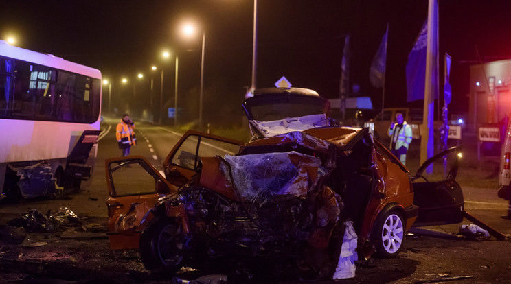 Az egyik kocsi sebességmérője 200 km/h-nál volt kiakadva /Fotó: MTI Komka Péter