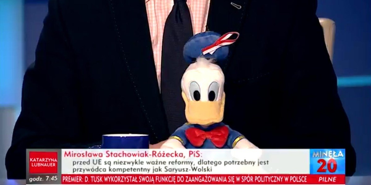 Poseł .Nowoczesnej z... pluszowym kaczorem w TVP!