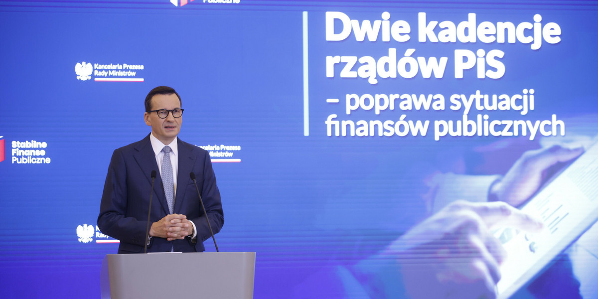 Premier Mateusz Morawiecki podczas środowej konferencji prasowej.